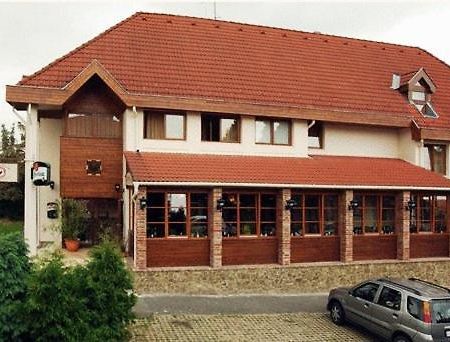 Il Gallo Nero - Fekete Kakas Etterem Es Panzio Szombathely Exterior foto