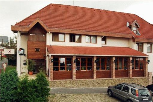 Il Gallo Nero - Fekete Kakas Etterem Es Panzio Szombathely Exterior foto